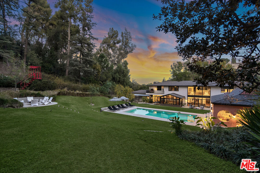 16001 Woodvale Road Encino, CA 91436 - Photo 20 of 26