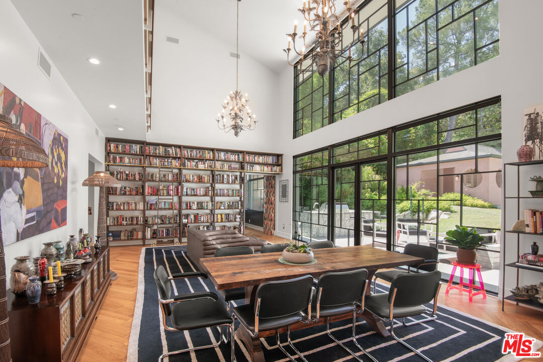 16001 Woodvale Road Encino, CA 91436 - Photo 6 of 26