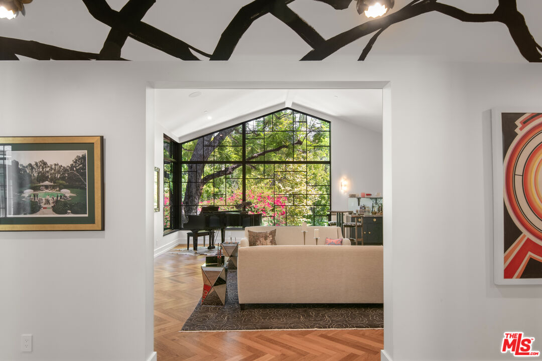 16001 Woodvale Road Encino, CA 91436 - Photo 8 of 26