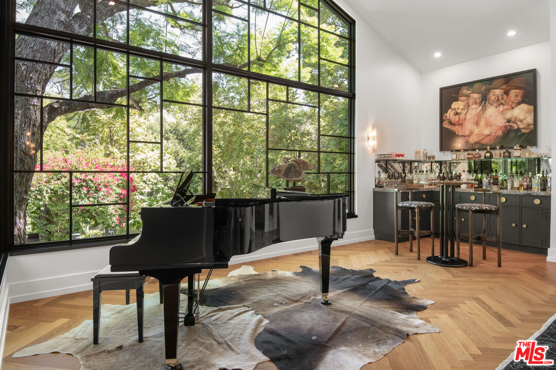 16001 Woodvale Road Encino, CA 91436 - Photo 9 of 26