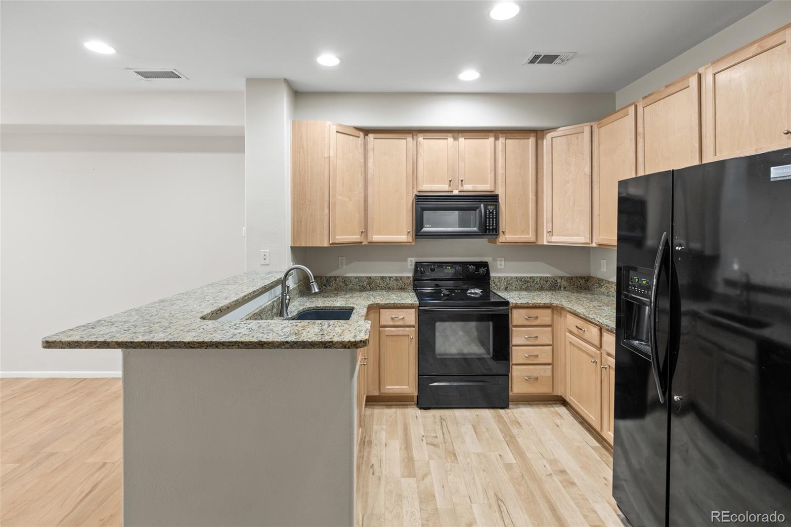 8399 Stonybridge Circle Highlands Ranch, CO 80126 - Photo 15 of 34