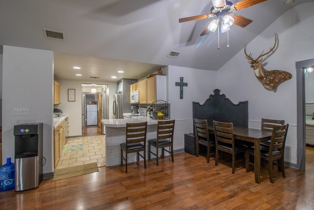 133 Travis Street Kerrville, TX 78028 - Photo 8 of 28
