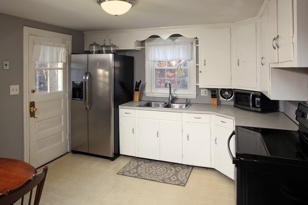 421 Hanover Street Hanover, MA 02339 - Photo 4 of 15 Gallery Image 4