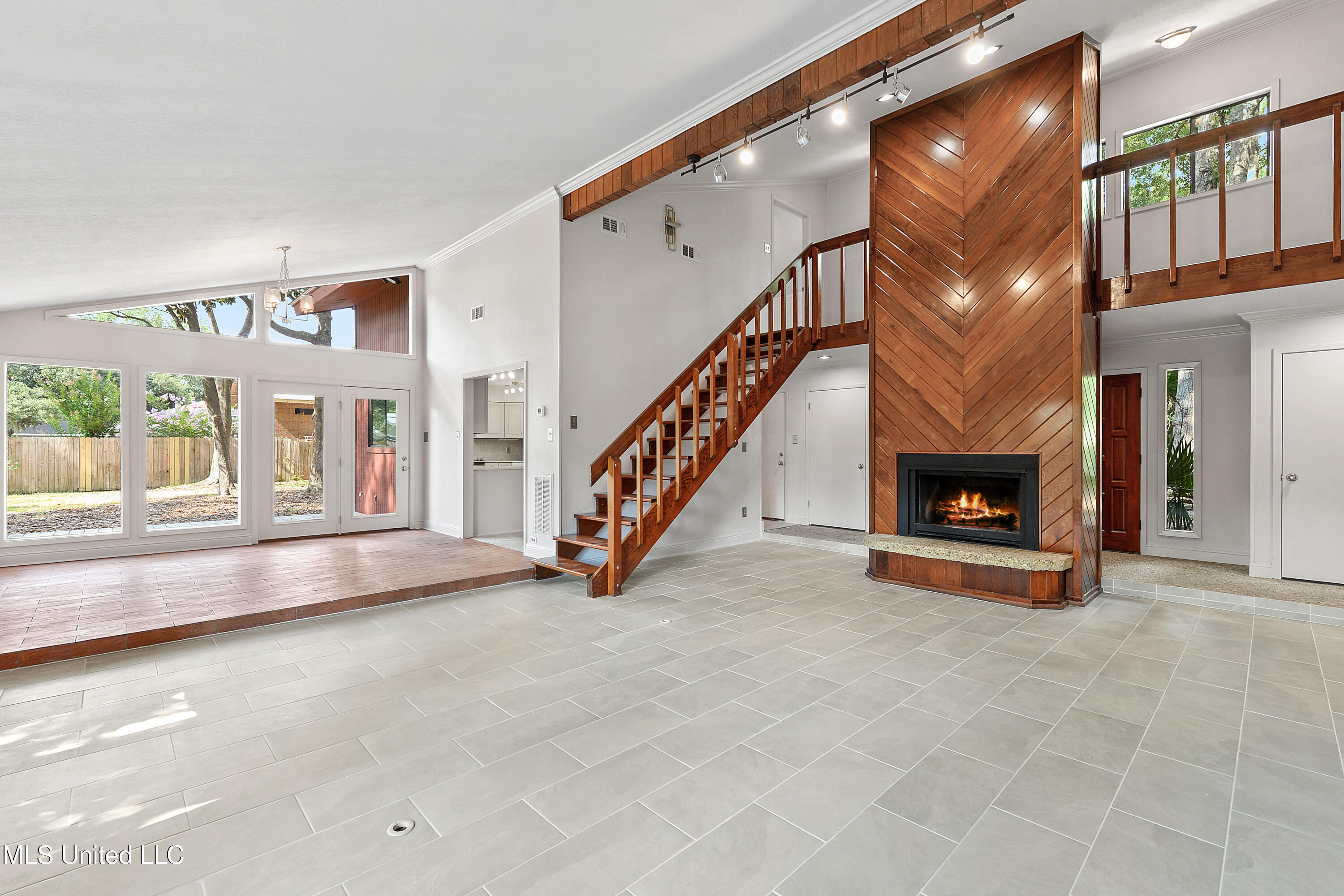 110 Simon Boulevard Ocean Springs, MS 39564 - Photo 15 of 73 Den-Dining a