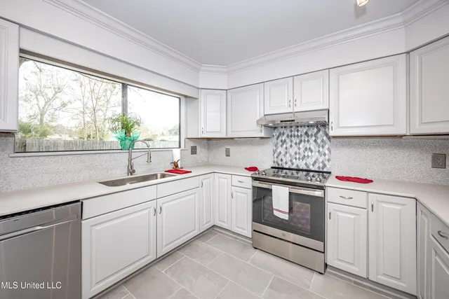 $669,000 | 110 Simon Boulevard, Ocean Springs, MS 39564