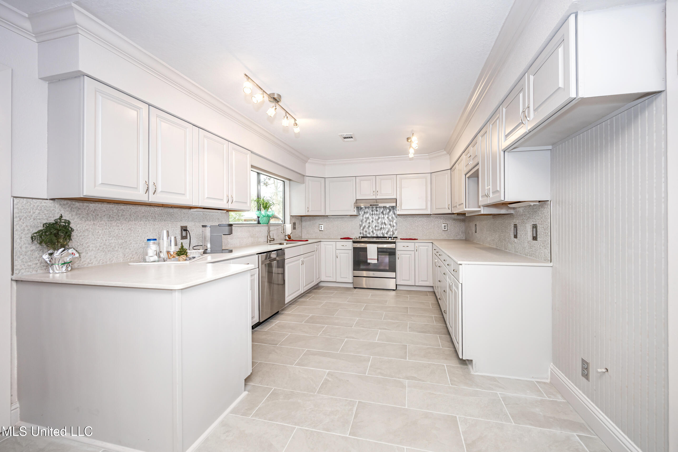 110 Simon Boulevard Ocean Springs, MS 39564 - Photo 25 of 73 IMG_3492