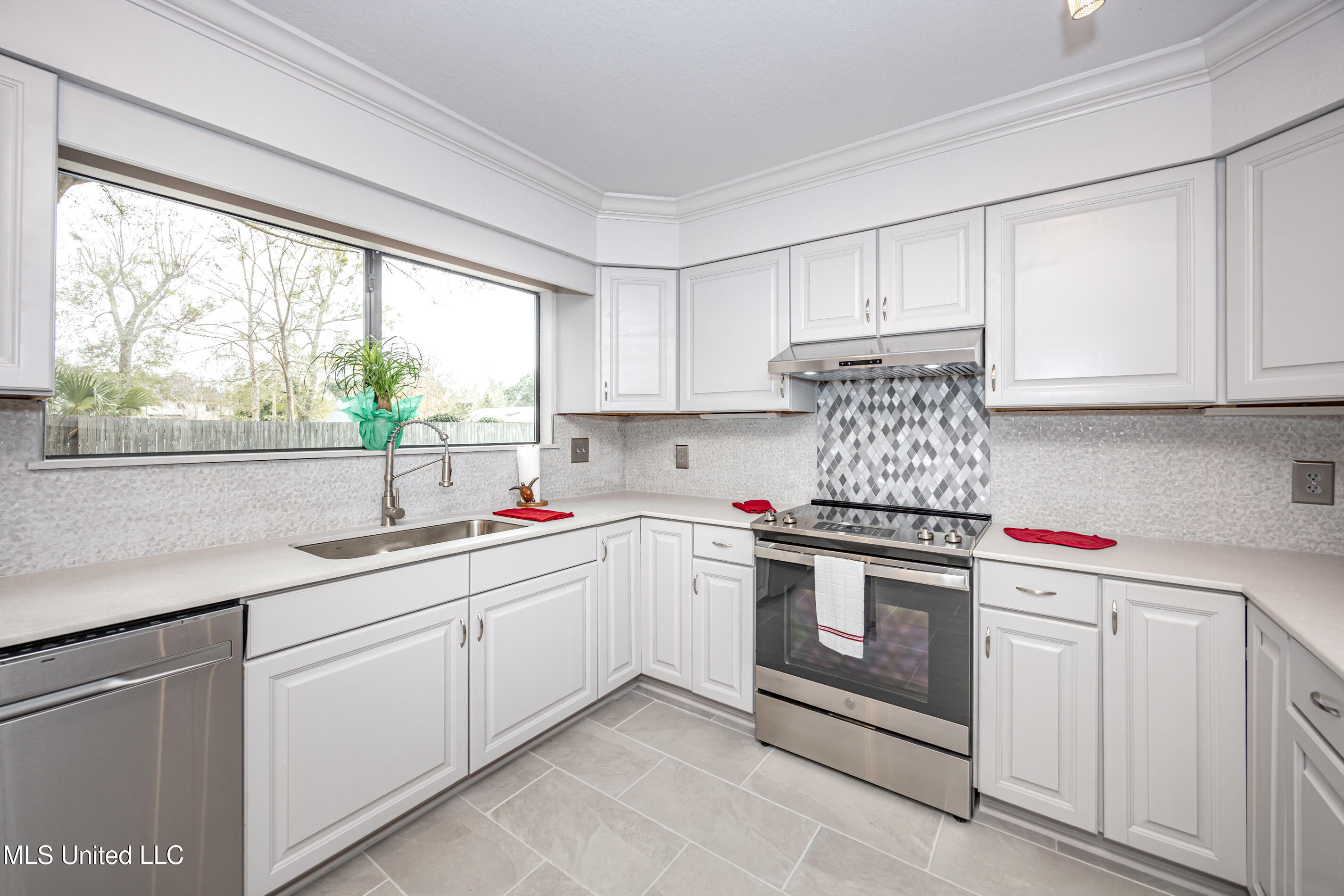 110 Simon Boulevard Ocean Springs, MS 39564 - Photo 26 of 73 IMG_3493