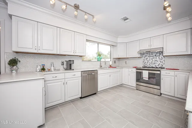 $669,000 | 110 Simon Boulevard, Ocean Springs, MS 39564