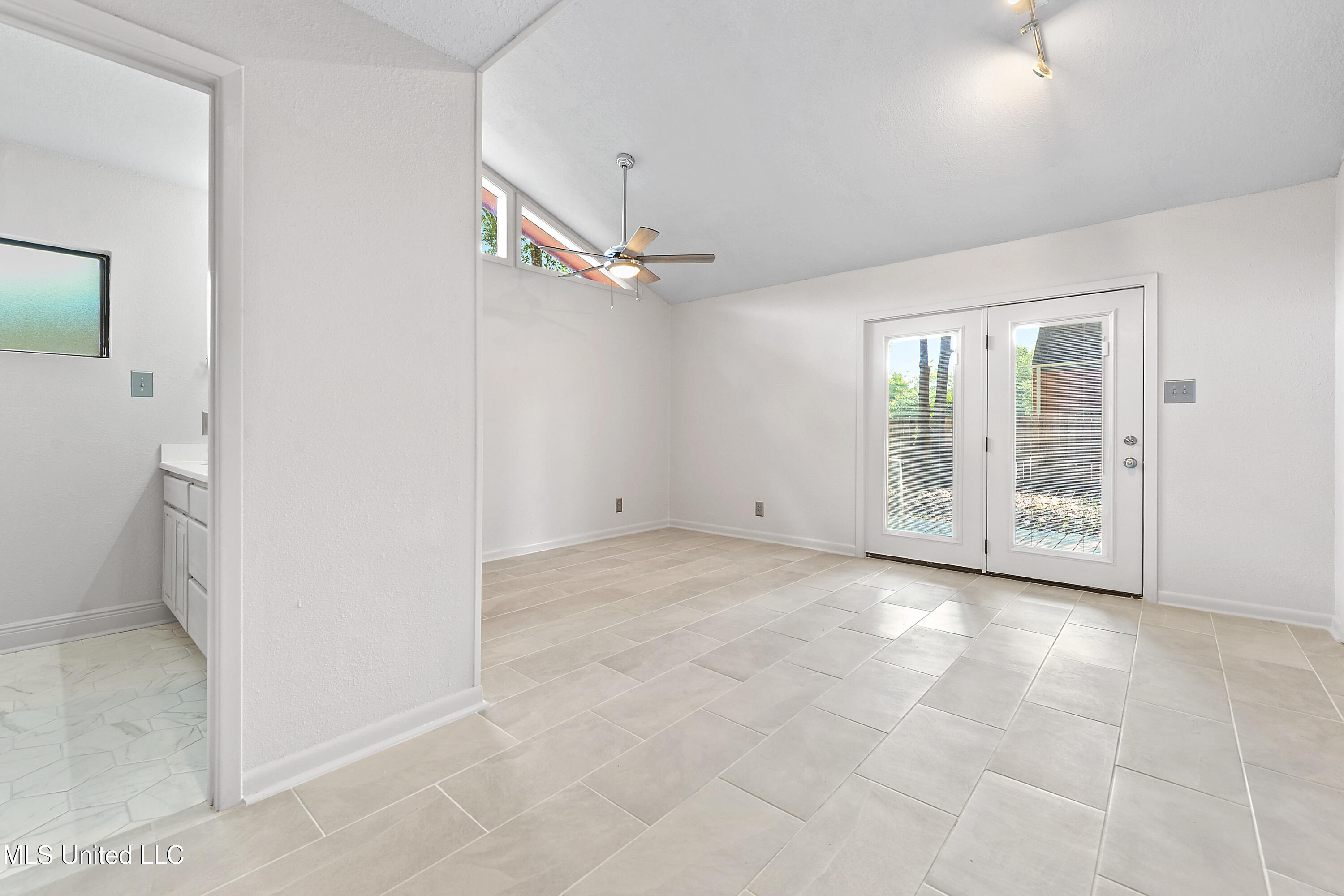 110 Simon Boulevard Ocean Springs, MS 39564 - Photo 36 of 73 Master Bdrm a