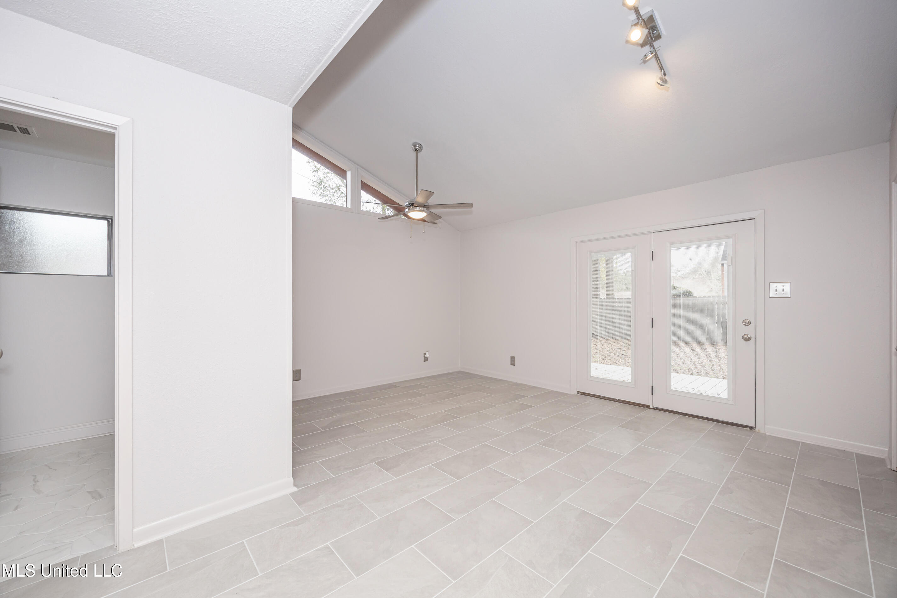 110 Simon Boulevard Ocean Springs, MS 39564 - Photo 39 of 73 IMG_3510