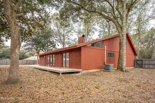 $669,000 | 110 Simon Boulevard, Ocean Springs, MS 39564