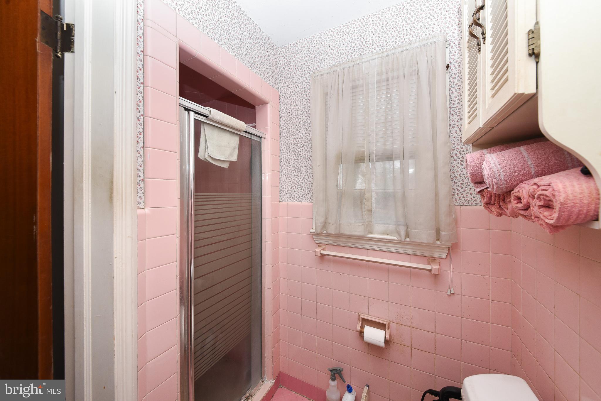 1 Sunnyside Lane Yardley, PA 19067 - Photo 25 of 39 a bathroom with a bathtub