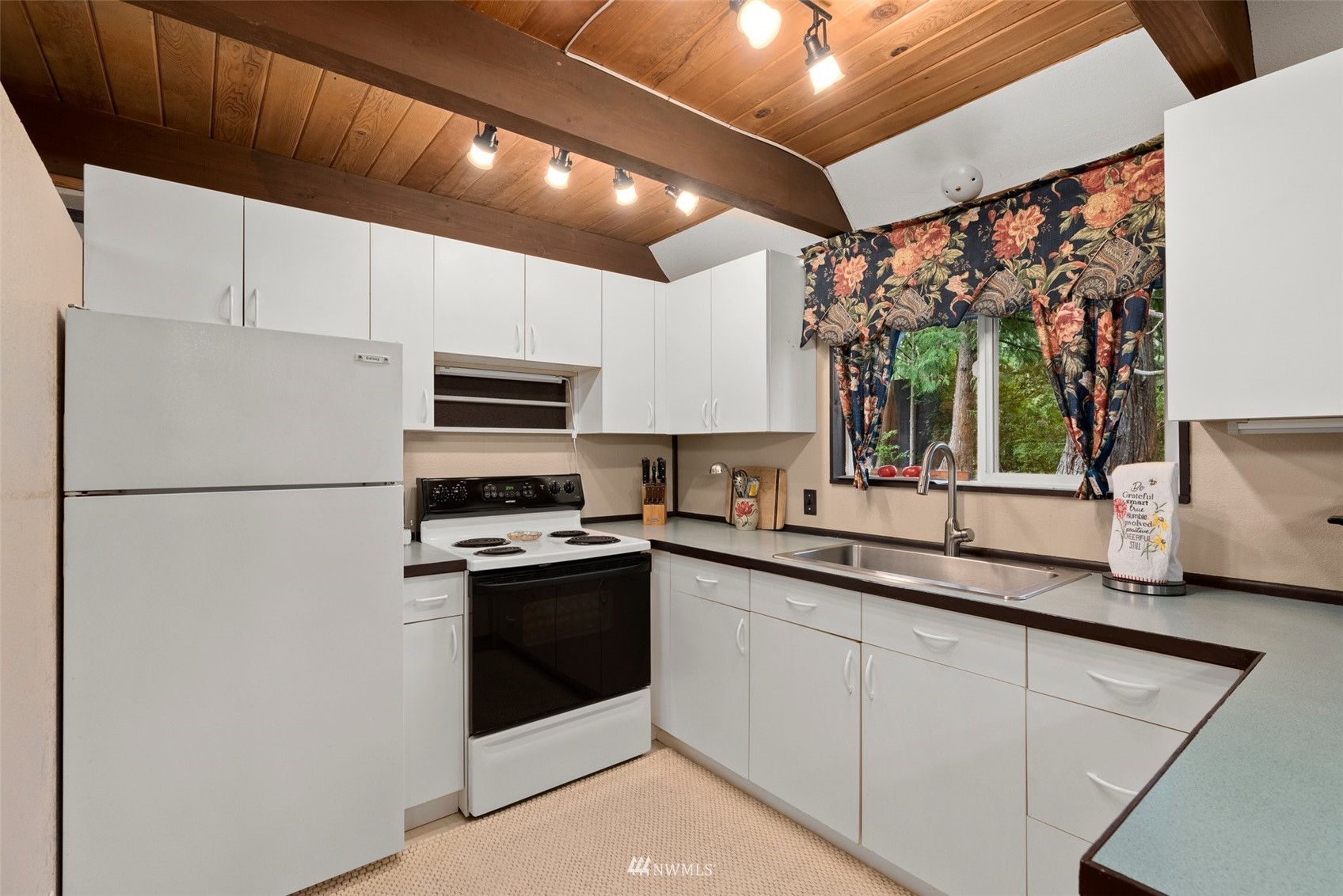 121 East Merioneth Road Shelton, WA 98584 - Photo 8 of 24 Gallery Image 8