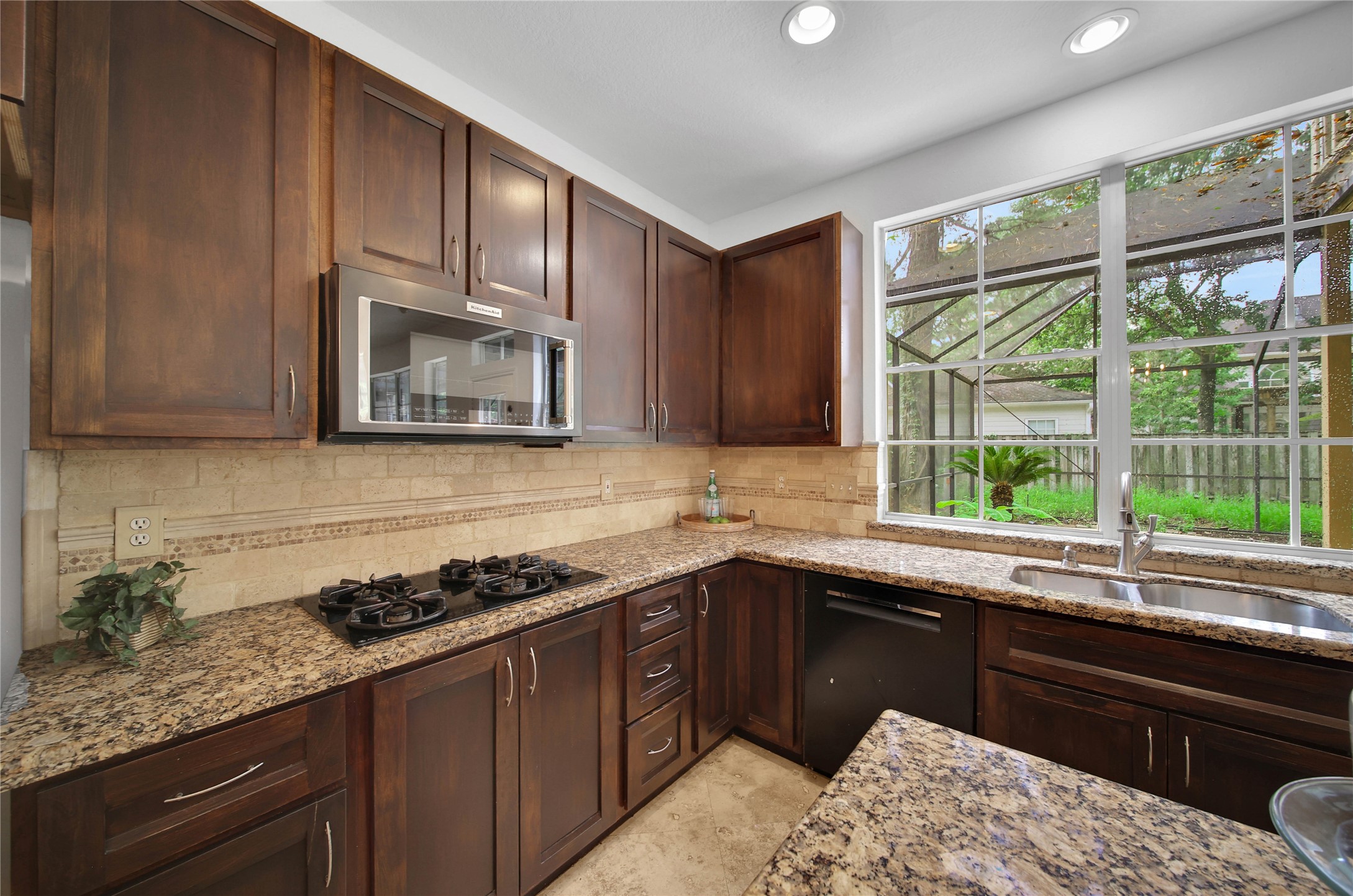 7 Churchdale Place Spring, TX 77382 - Photo 15 of 40 Kitchen