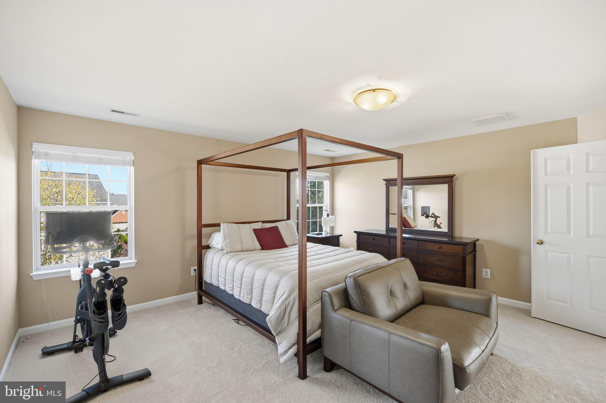 6837 Rathbone Place Gainesville, VA 20155 - Photo 34 of 44 Large and airy main bedroom