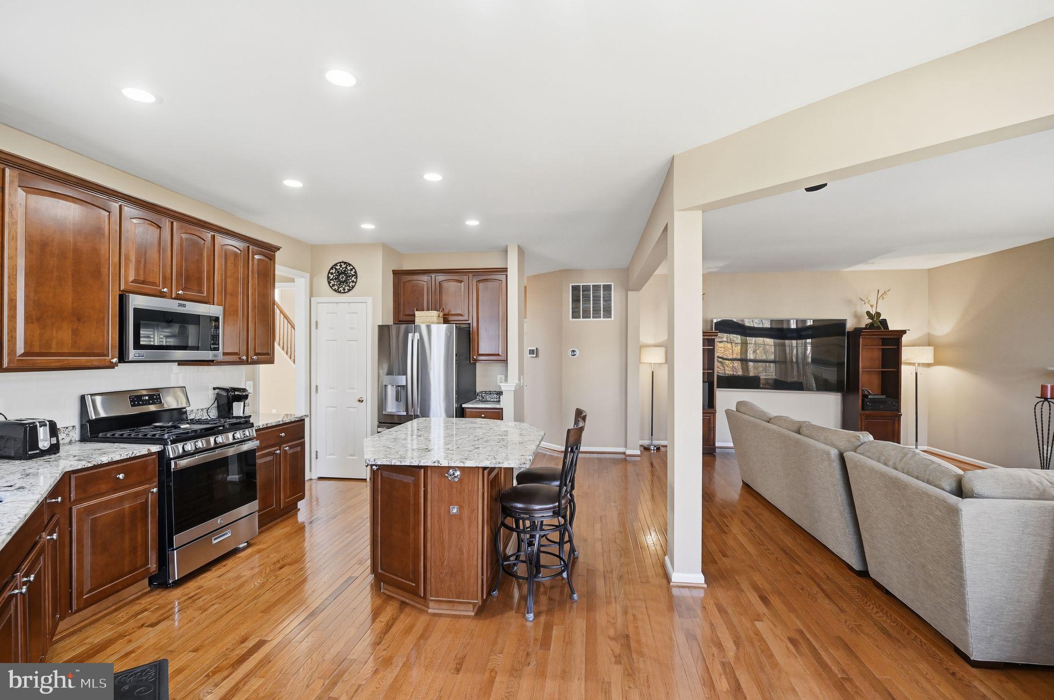 6837 Rathbone Place Gainesville, VA 20155 - Photo 7 of 44 Contemporary and open Kitchen