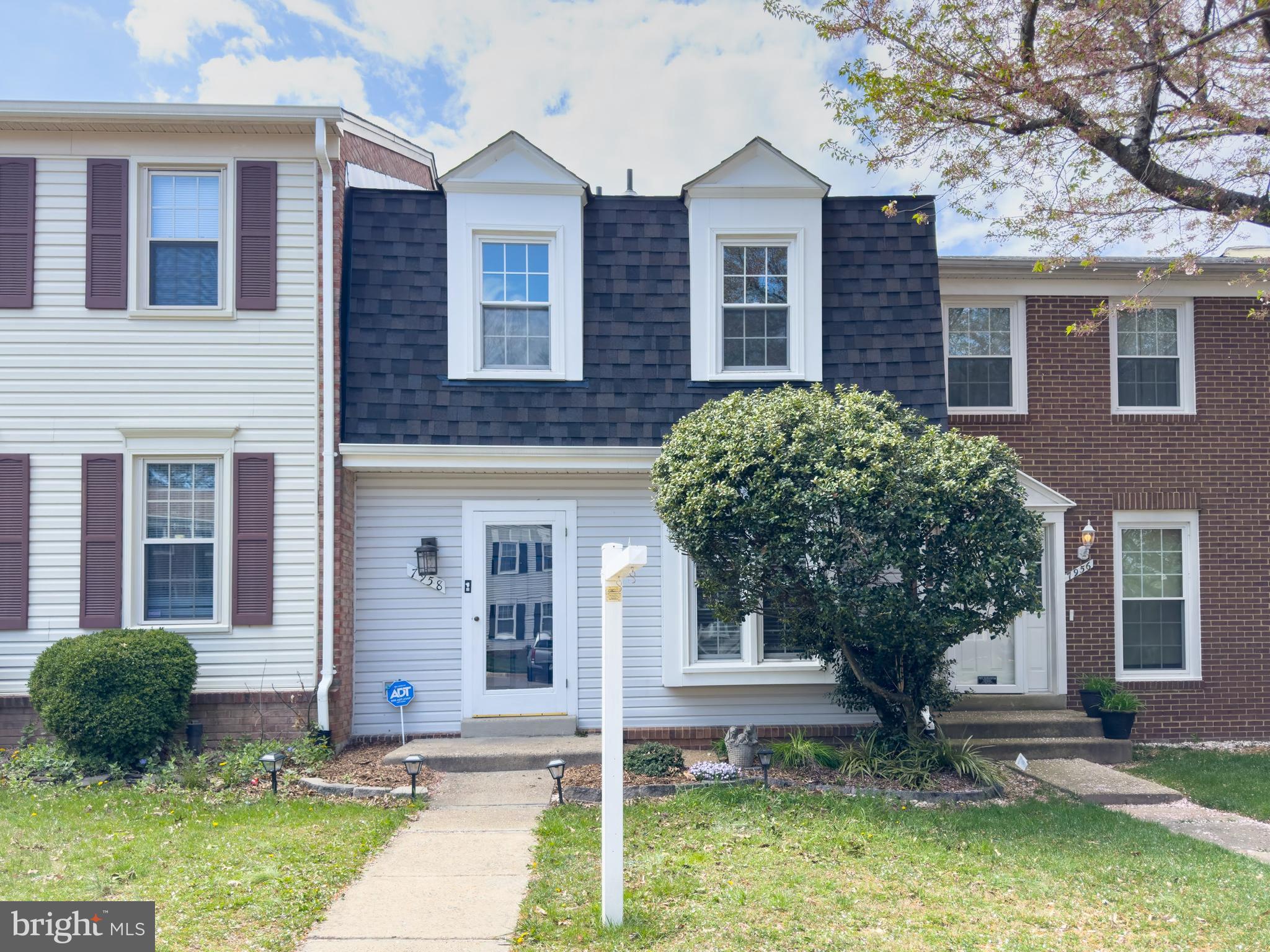 7958 Forest Path Way Springfield, VA 22153 - Photo 7 of 32 Gallery Image 7