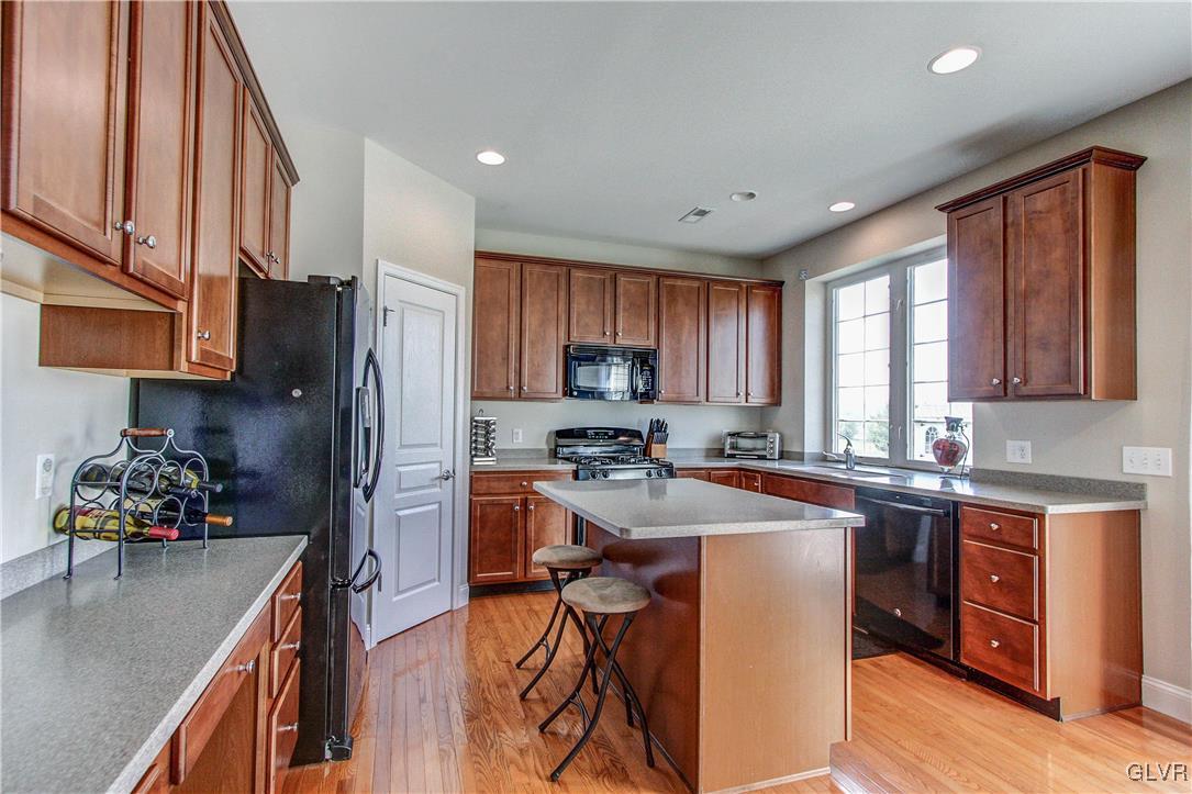 8935 Pathfinder Road Breinigsville, PA 18031 - Photo 25 of 50 Kitchen