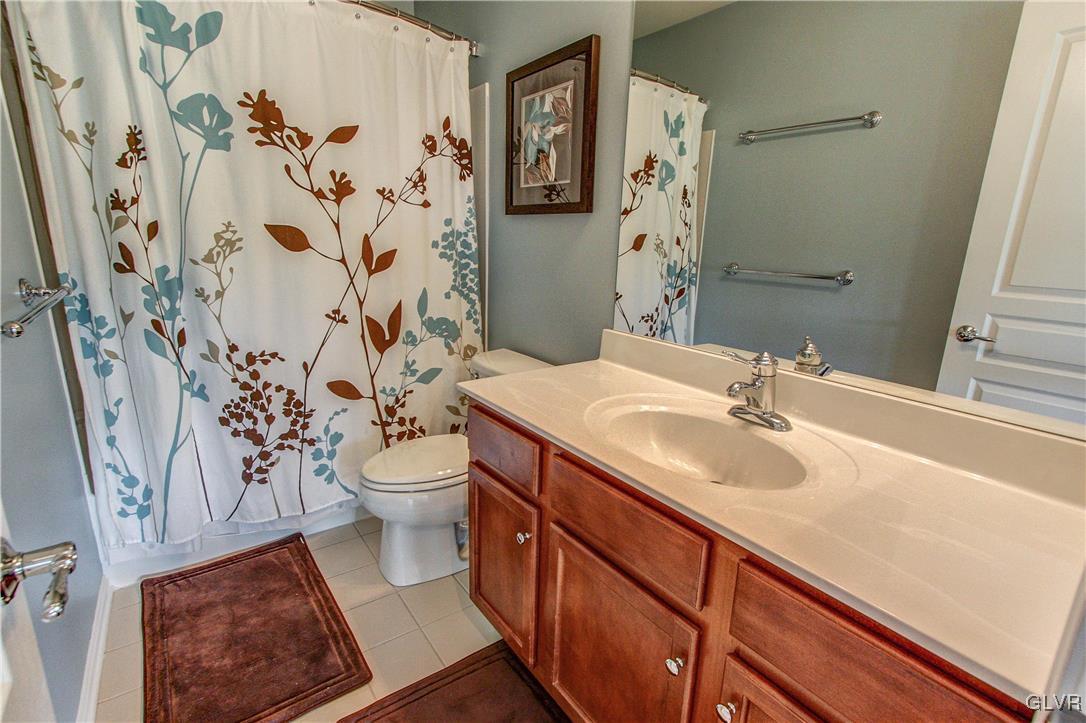 8935 Pathfinder Road Breinigsville, PA 18031 - Photo 45 of 50 Hall bath