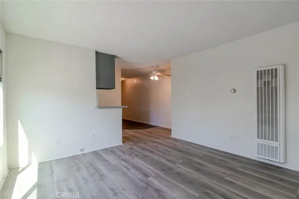 $1,800 | 17900 Sherman Way, Unit 320, Reseda, CA 91335