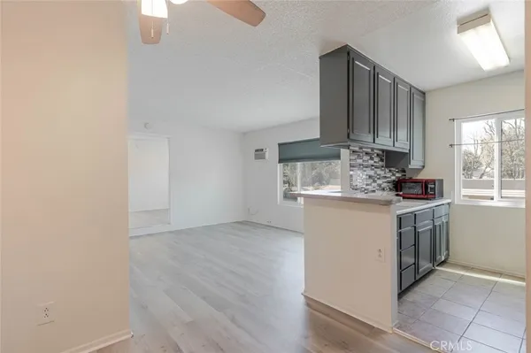 $1,800 | 17900 Sherman Way, Unit 320, Reseda, CA 91335
