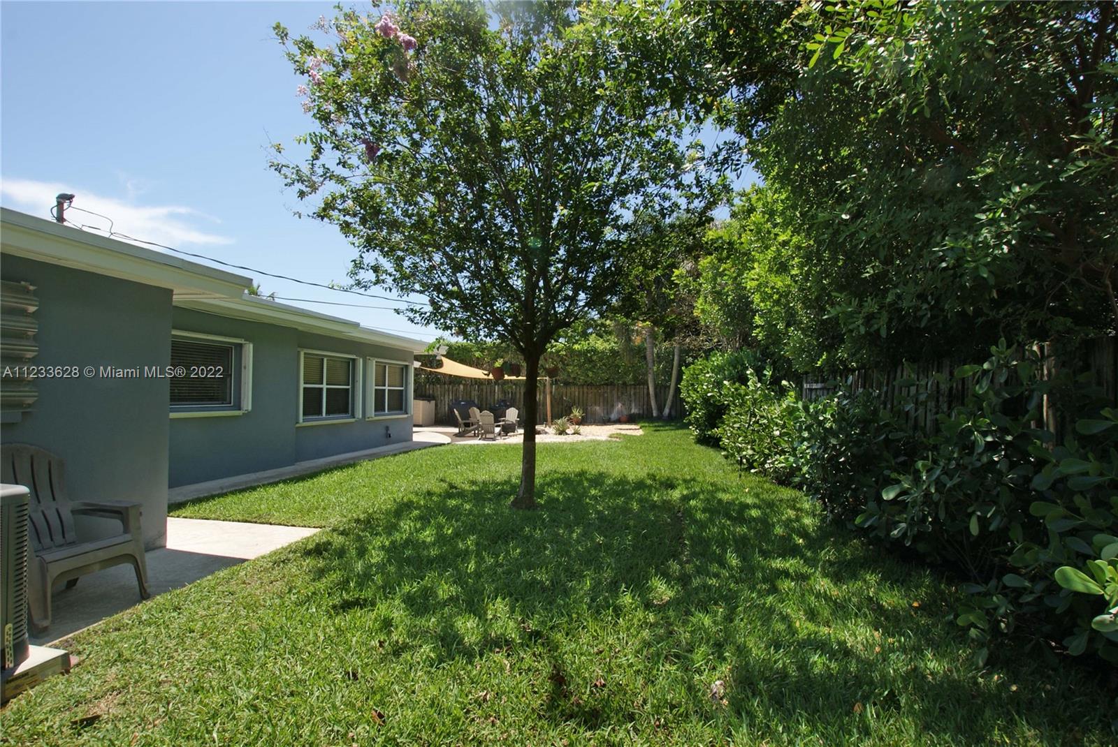 494 Dover Road Tequesta, FL 33469 - Photo 8 of 25 a view of a backyard of the house