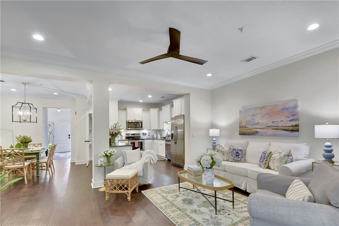607 Mariners Circle
