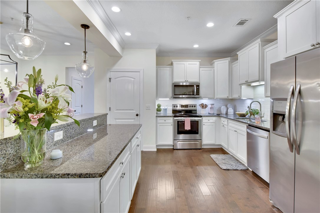 607 Mariners Circle St. Simons Island, GA 31522 - Photo 11 of 33 Kitchen