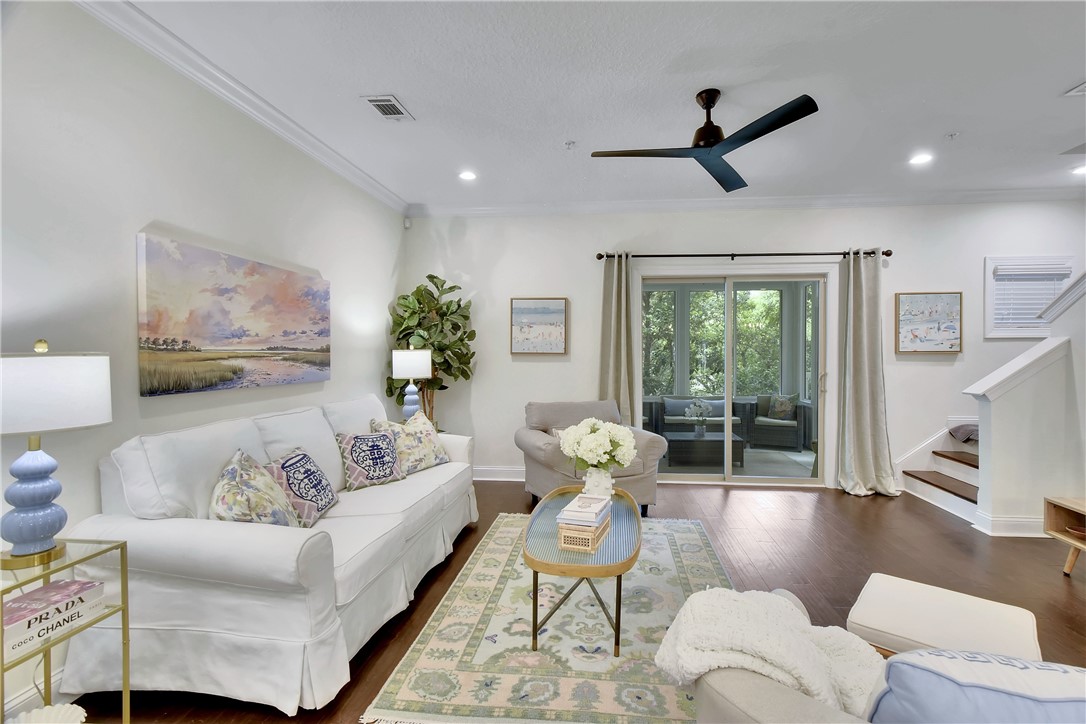 607 Mariners Circle St. Simons Island, GA 31522 - Photo 12 of 33 Living Room