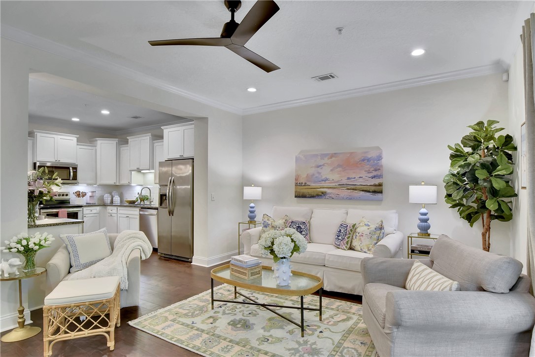 607 Mariners Circle St. Simons Island, GA 31522 - Photo 15 of 33 Living Room