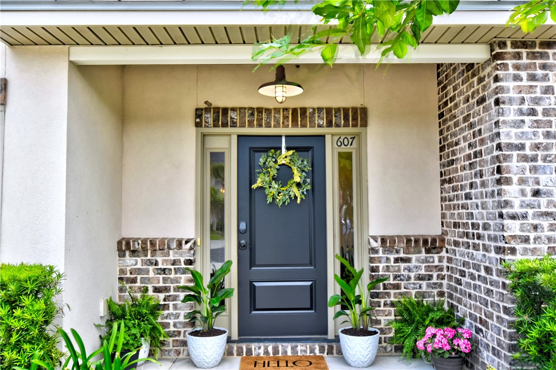 607 Mariners Circle St. Simons Island, GA 31522 - Photo 2 of 33 607 Mariners Circle