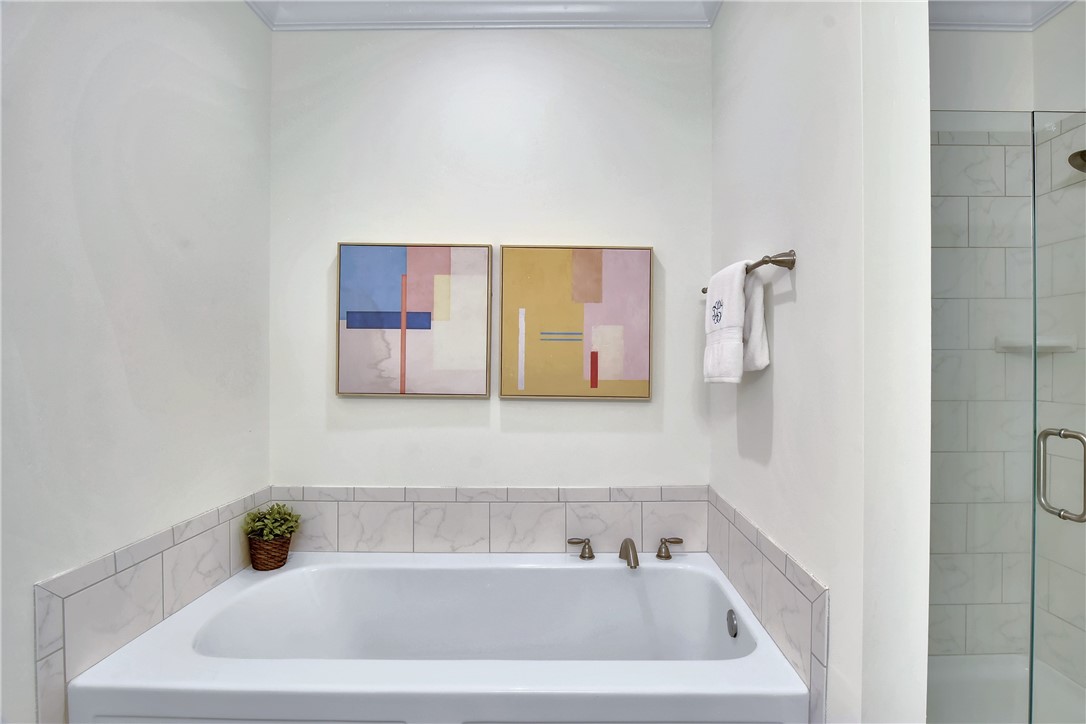 607 Mariners Circle St. Simons Island, GA 31522 - Photo 22 of 33 Primary Tub