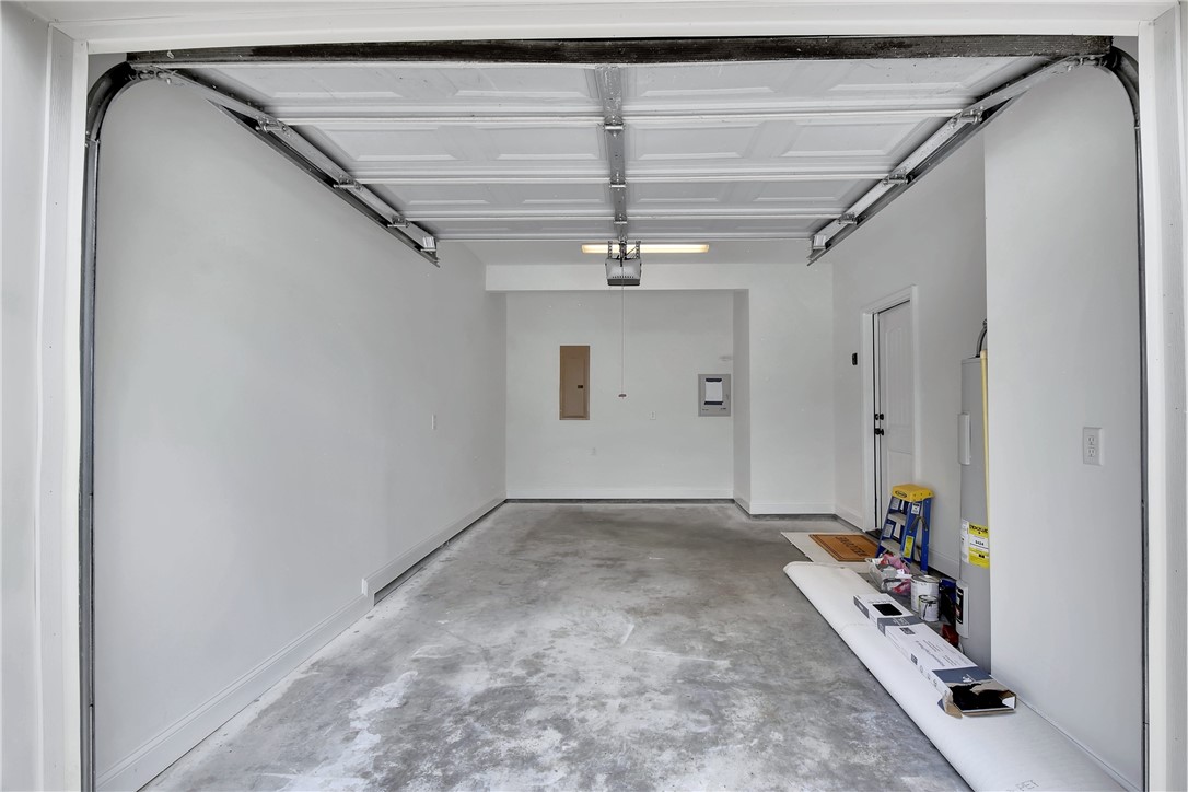 607 Mariners Circle St. Simons Island, GA 31522 - Photo 5 of 33 Garage
