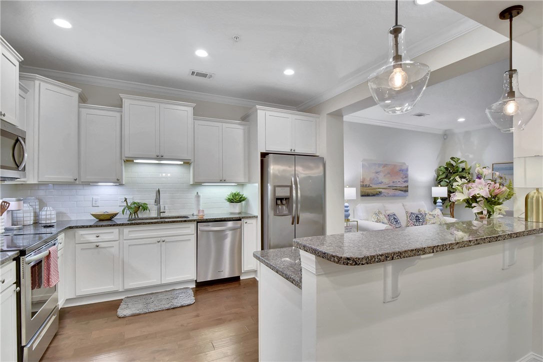 607 Mariners Circle St. Simons Island, GA 31522 - Photo 10 of 33 Kitchen