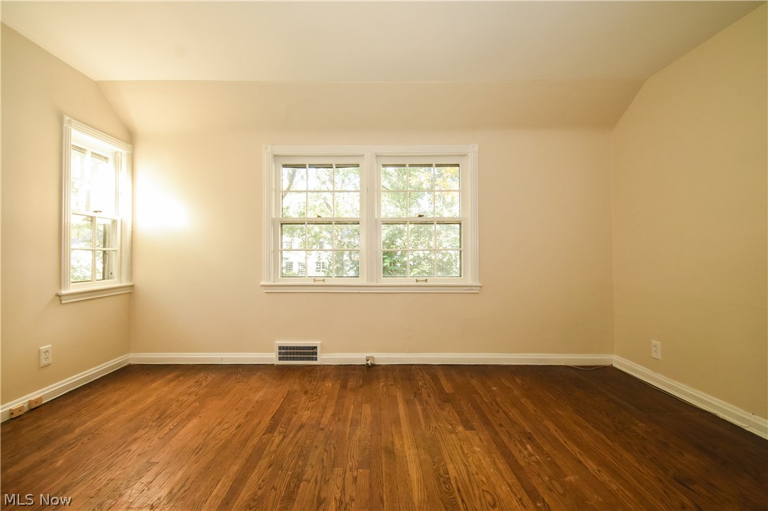 1543 Kew Road Cleveland, OH 44118 - Photo 26 of 33