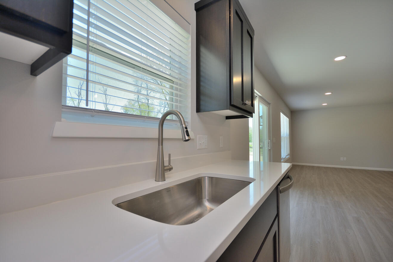 802 5 Mile Road Caledonia, WI 53402 - Photo 5 of 27 Kitchen