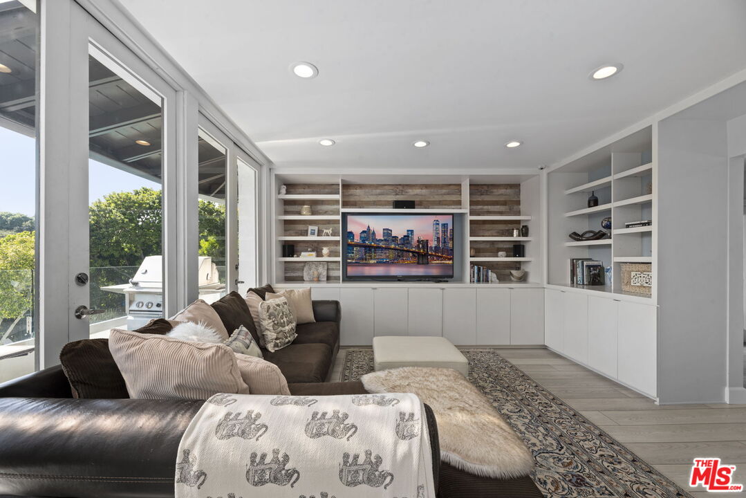 641 Walther Way Los Angeles, CA 90049 - Photo 18 of 53 a living room with furniture and a book shelf