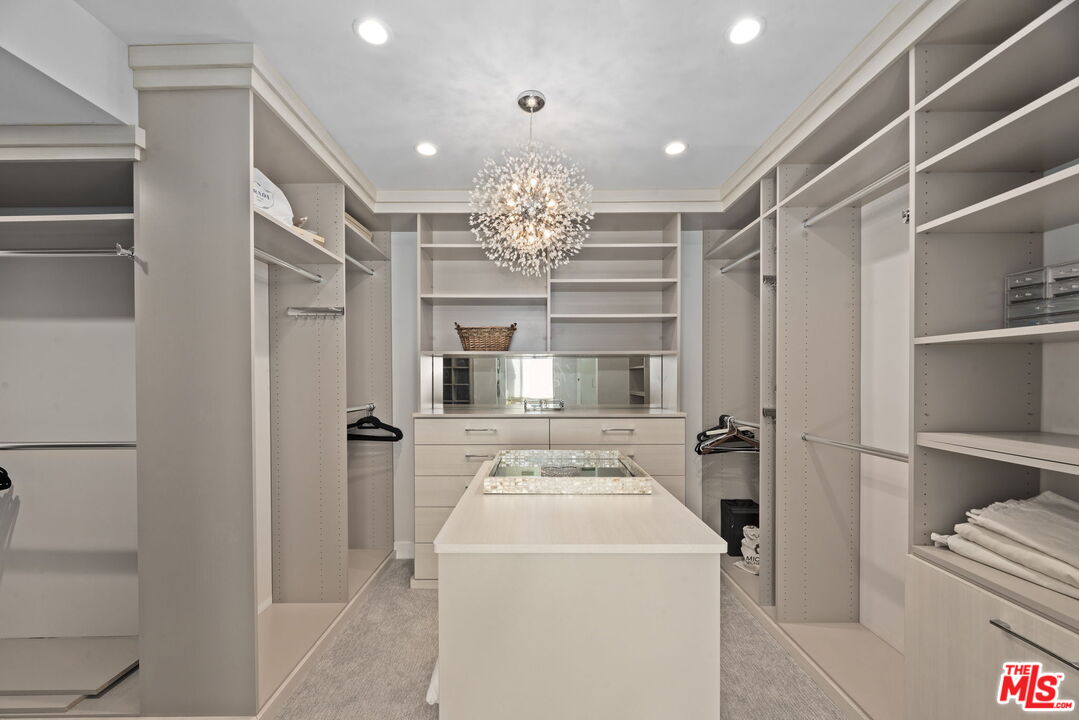 641 Walther Way Los Angeles, CA 90049 - Photo 26 of 53