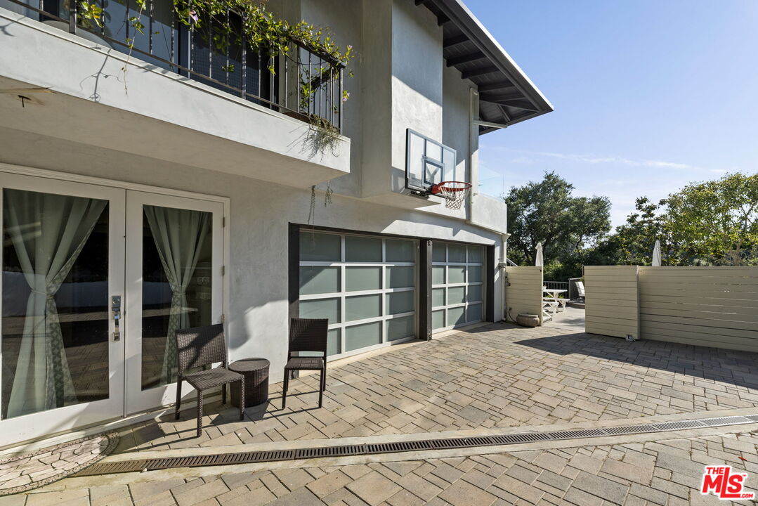 641 Walther Way Los Angeles, CA 90049 - Photo 36 of 53