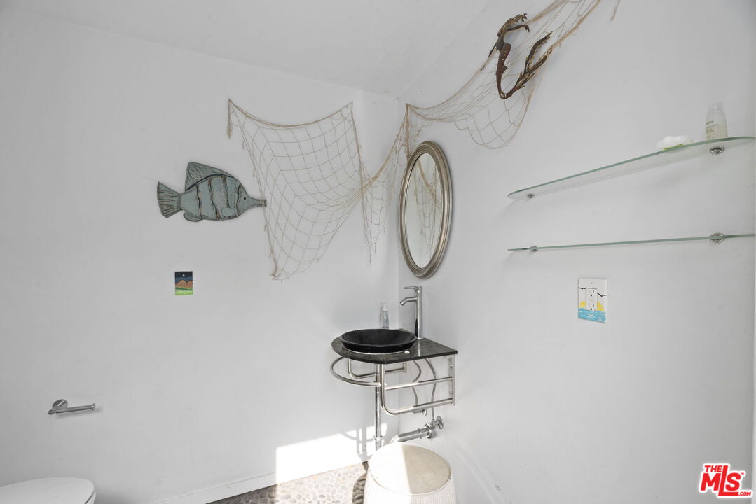 641 Walther Way Los Angeles, CA 90049 - Photo 44 of 53 a bathroom with a sink and a mirror