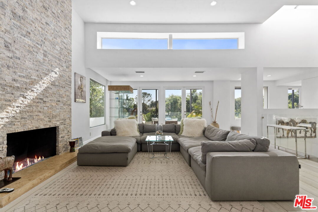 641 Walther Way Los Angeles, CA 90049 - Photo 8 of 53 a living room with furniture and a fireplace