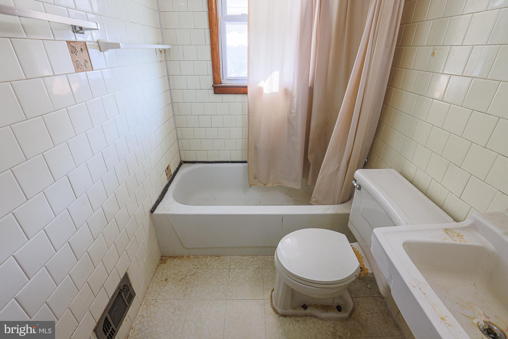 6226 Hamilton Avenue Rosedale, MD 21237 - Photo 35 of 36 Upper Bathroom