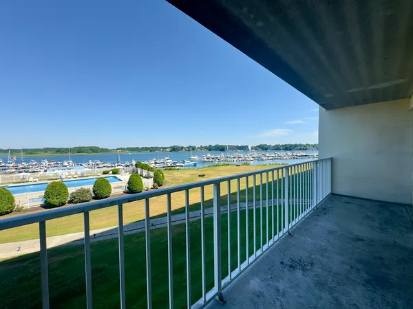 $2,600 | 200 Cove Way, Unit 304, Quincy, MA 02169