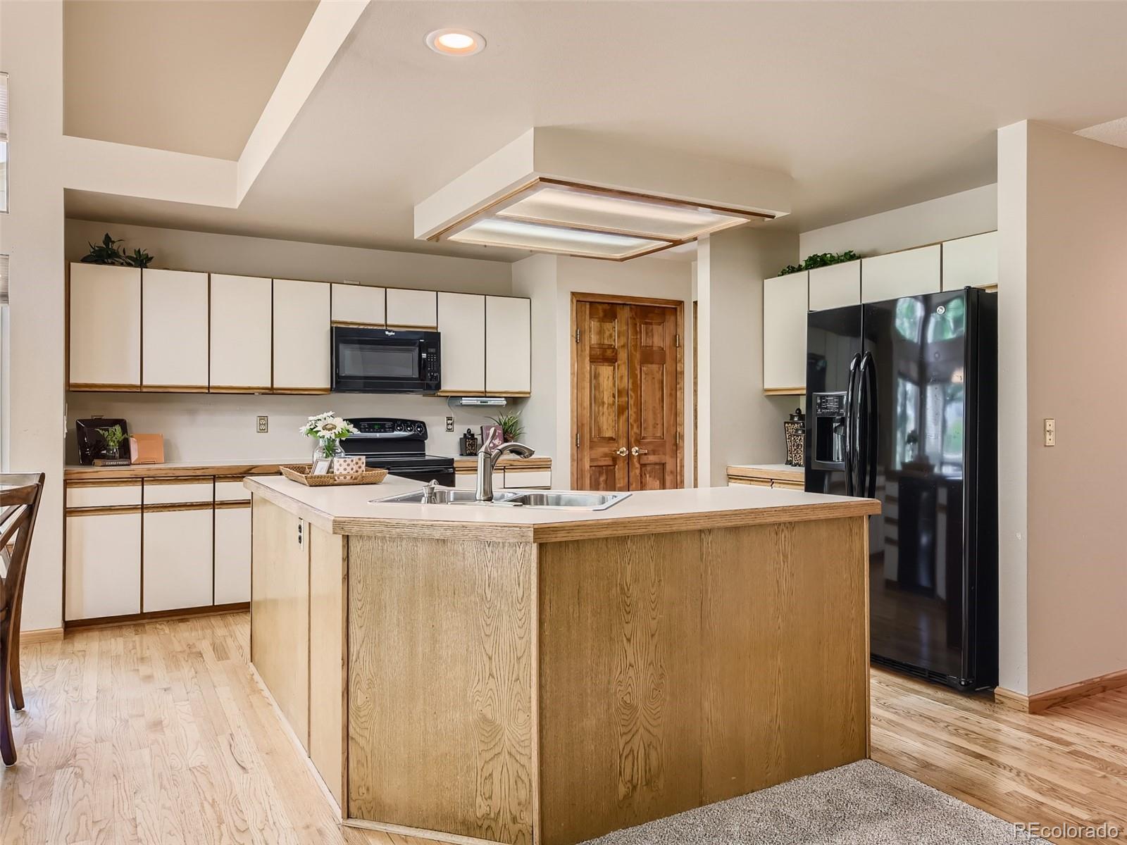 21 Sutherland Court Highlands Ranch, CO 80130 - Photo 8 of 40 Gallery Image 8