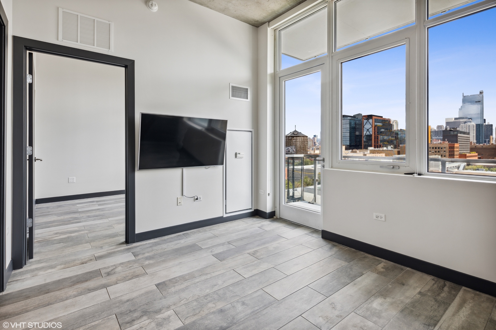 171 North Aberdeen Street, Unit 809 Chicago, IL 60607 - Photo 4 of 20 a view of a room with a large window