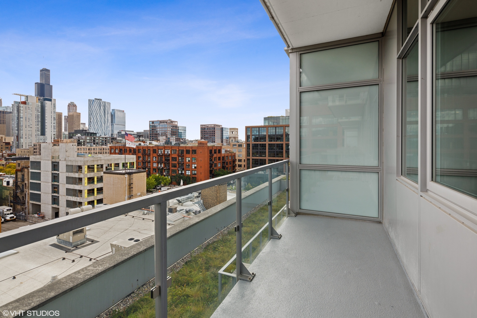171 North Aberdeen Street, Unit 809 Chicago, IL 60607 - Photo 9 of 20 a view of city from balcony
