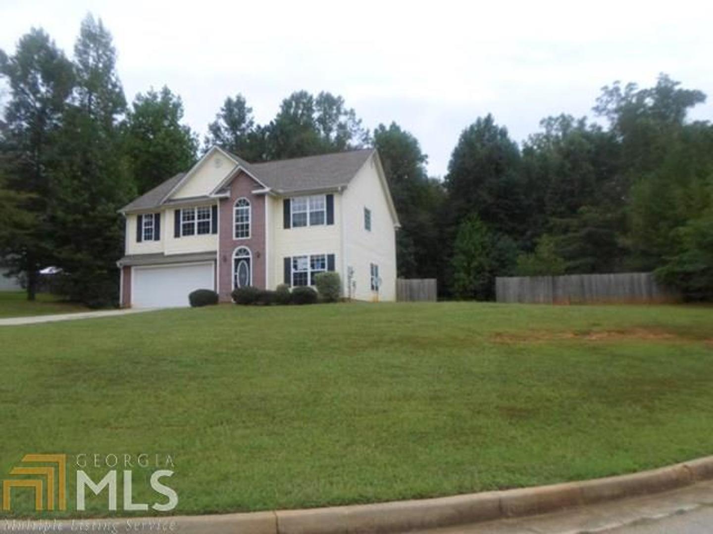a view of a house with a big yard