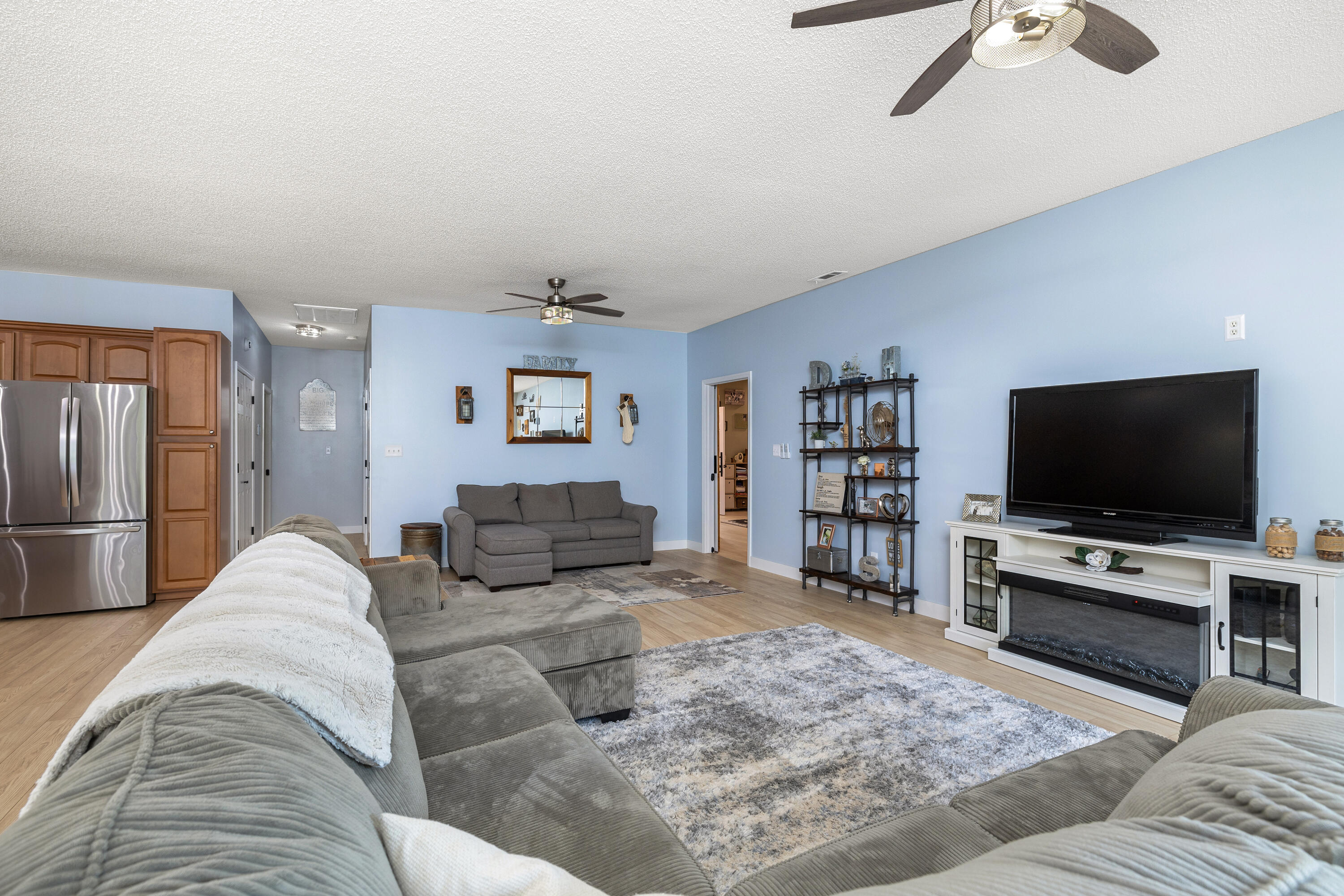 1090 Winding Pond Road Manning, SC 29102 - Photo 28 of 59 LIVING ROOM