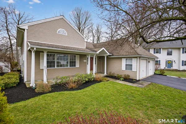 $590,000 | 19 Pequot Court, Unit 19, Monroe, CT 06468