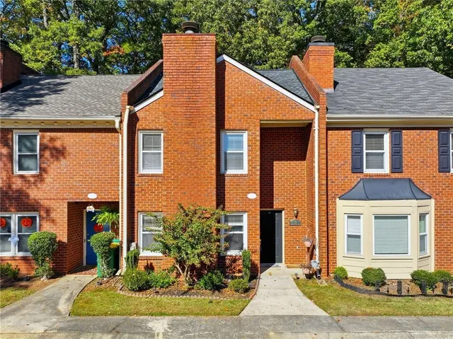 $300,000 | 3153 Corner Oak Drive, Peachtree Corners, GA 30071